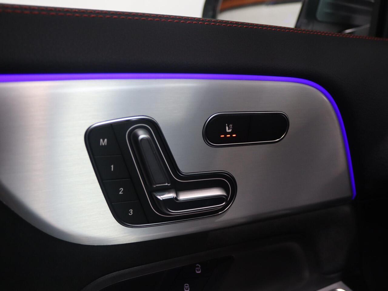 Mercedes-Benz GLA-KLASSE 180 Business Solution AMG | Panoramaschuifdak | Premium Plus | head-up display | Trekhaak