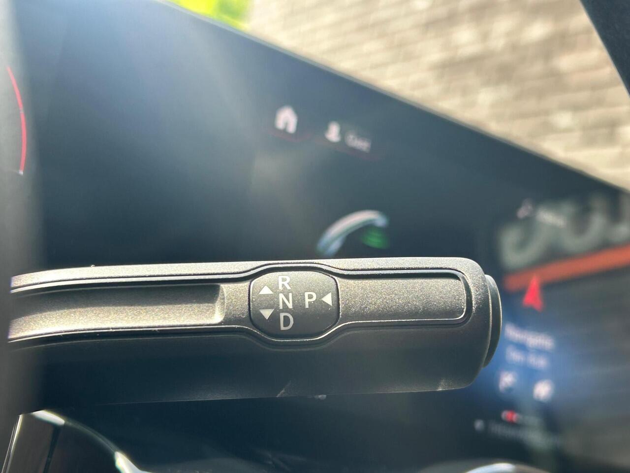 Mercedes-Benz GLA-KLASSE 250 e Business Solution AMG Limited l Panoramadak l Camera l LED l Stoelverwarming