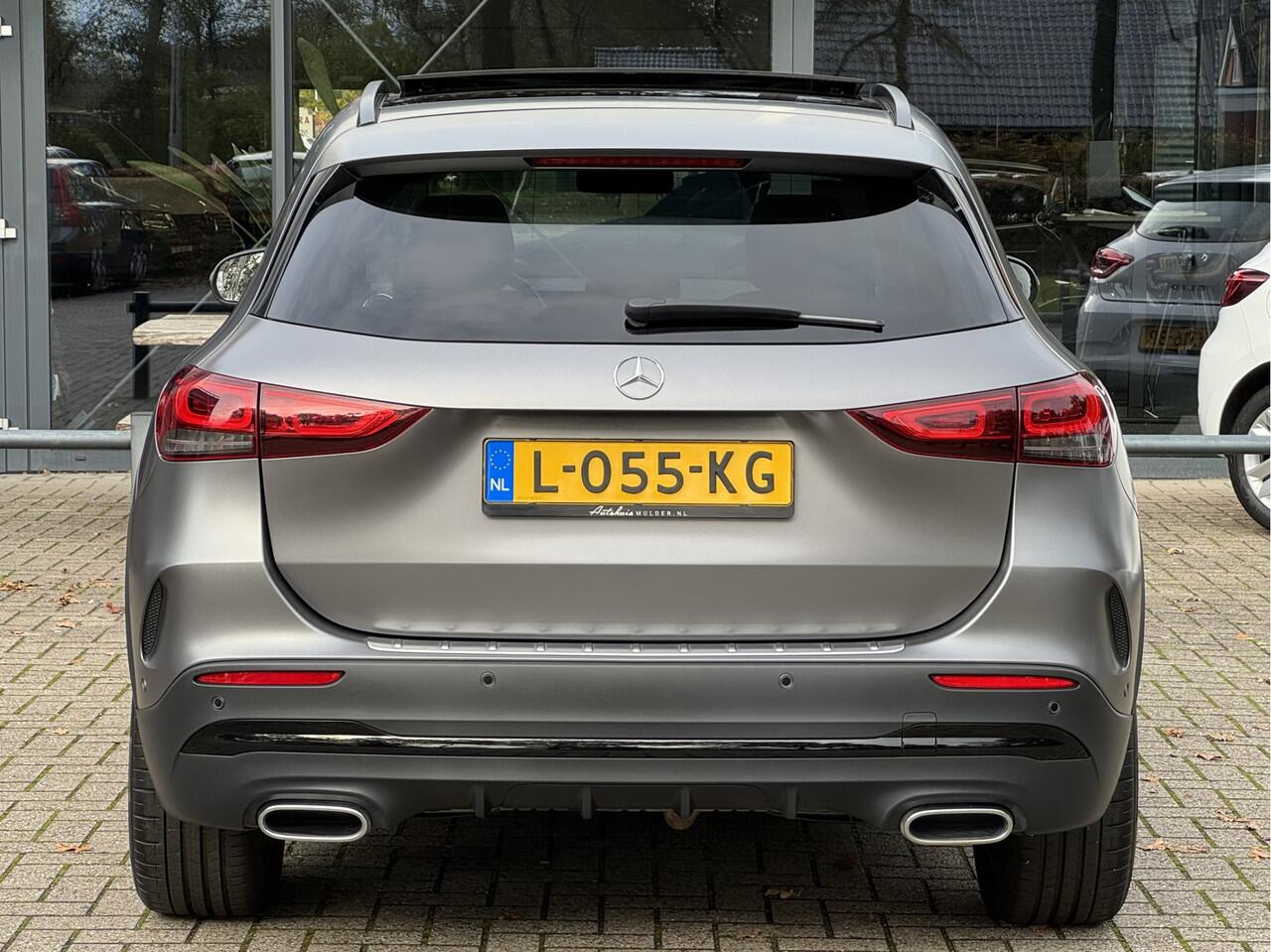 Mercedes-Benz GLA-KLASSE 180 Business Solution AMG Panoramadak/LED/Keyless/Widescreen