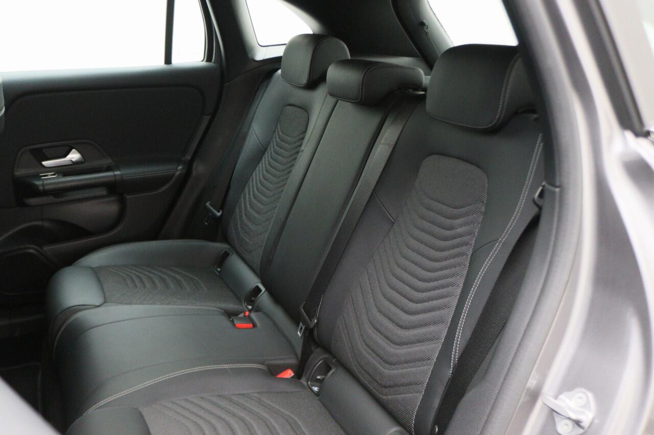 Mercedes-Benz GLA-KLASSE 250 e Business Solution Luxury Limited LED, Virtual Cockpit, Camera, Navigatie, Lane Assist, DAB