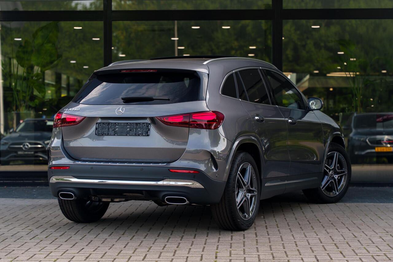 Mercedes-Benz GLA-KLASSE 180 Business Solution AMG | Premium plus pakket | Panoramadak | Memory | Trekhaak | Head-up display | Keyless go |