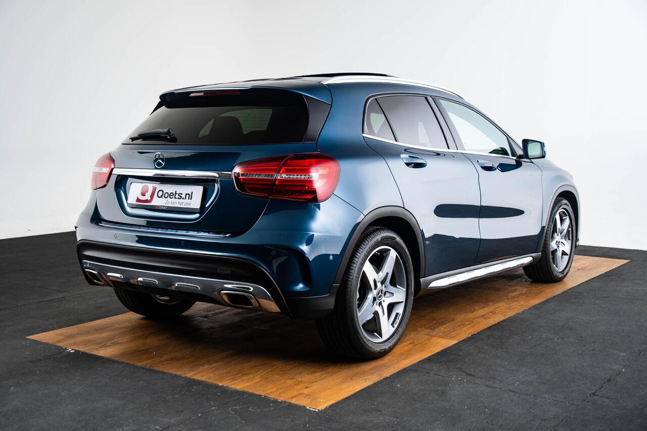 Mercedes-Benz GLA-KLASSE 180 Sport Edition Premium AMG Line Exterieur - Panoramaschuifdak - Stoelverwarming voor - Actieve parkeerassistent - Sfeerverlichting - AMG DYNAMIC SELECT - EASY PACK achterklep -