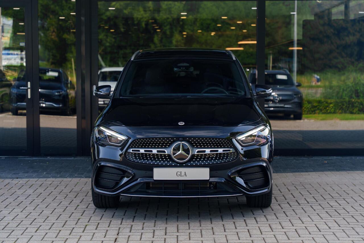 Mercedes-Benz GLA-KLASSE 250e Business Solution AMG | Premium Plus pakket | Panoramaschuifdak | Stoelverwarming | 360° camera | Premium Plus | Head-up display | Dodehoekassistent |