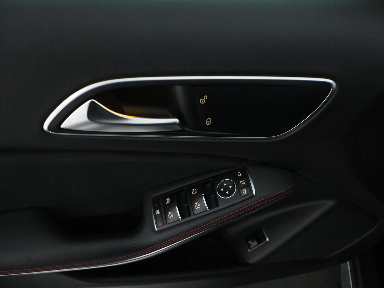 Mercedes-Benz GLA-KLASSE 180 Business Solution AMG | Achteruitrijcamera | Navigatie | Stoelverwarming | Klimaatregeling | Inclusief 24 Maanden Garantie