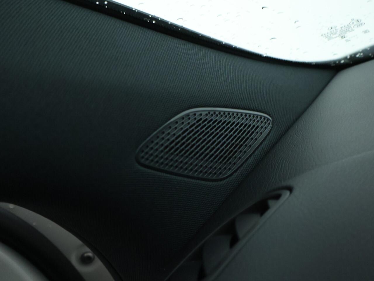 Mercedes-Benz GLA-KLASSE 250 e AMG Plug-In Hybride | AMG Line | MultiBeam Koplampen | Dodehoekassist | 11 kW LAden | Stuur en Stoelverwarming. Inclusief 24 maanden MB Certified garantie voor Europa.