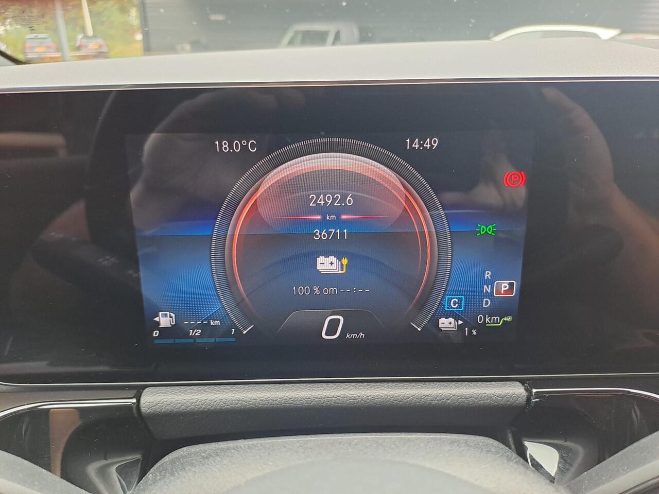 Mercedes-Benz GLA-KLASSE 250e Luxury Line PHEV | LED | Trekhaak | Elek. klep | ACC | Camera | Stuur- en stoelverwarming | Alarm |