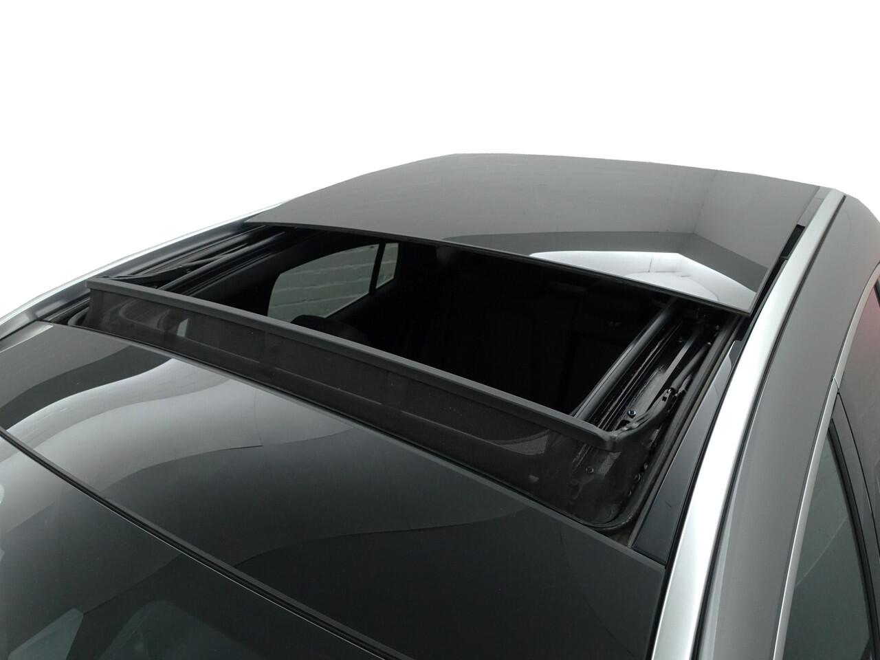 Mercedes-Benz GLA-KLASSE 200 Premium Luxury Aut- Panoramadak, Memory Seats, Sfeerverlichting, Camera, Leder Interieur