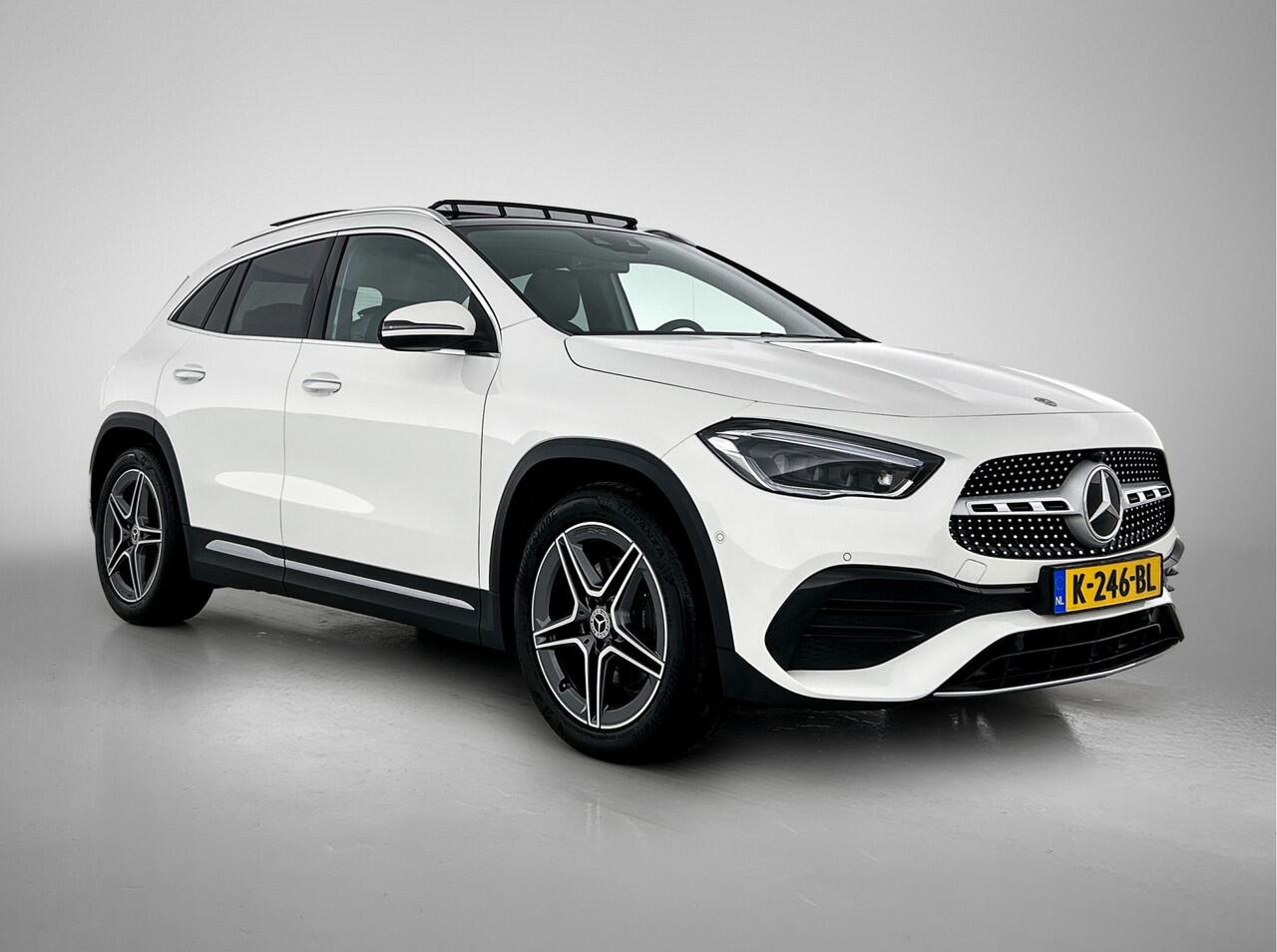 Mercedes-Benz GLA-KLASSE 200 Business Solution AMG | AMG Lne | Night Pakket | Panoramadak | Trekhaak | Sfeerverlichting. Inclusief 24 maanden MB Certified garantie voor Europa.