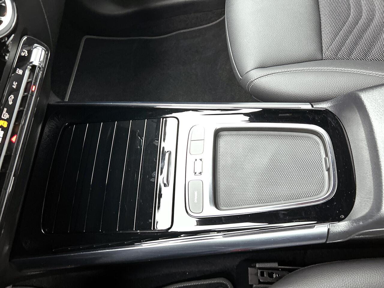 Mercedes-Benz GLA-KLASSE 250 e Plug-In Hybride Luxury | Parkeerpakket met Camera | Car Play | Stoelverwarming | LED | Spiegelpakket | Inclusief 24 maanden Mercedes-Benz Certified garantie voor Europa.