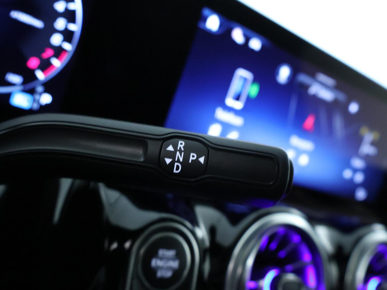 Mercedes-Benz GLA-KLASSE 250 e AMG Line | Panoramadak | Dodehoek Assist | 11 kW Laden | Sfeerverlichting | Stuur en Stoelverwarming | Inclusief 24 maanden Mercedes-Benz Certified garantie voor Europa.