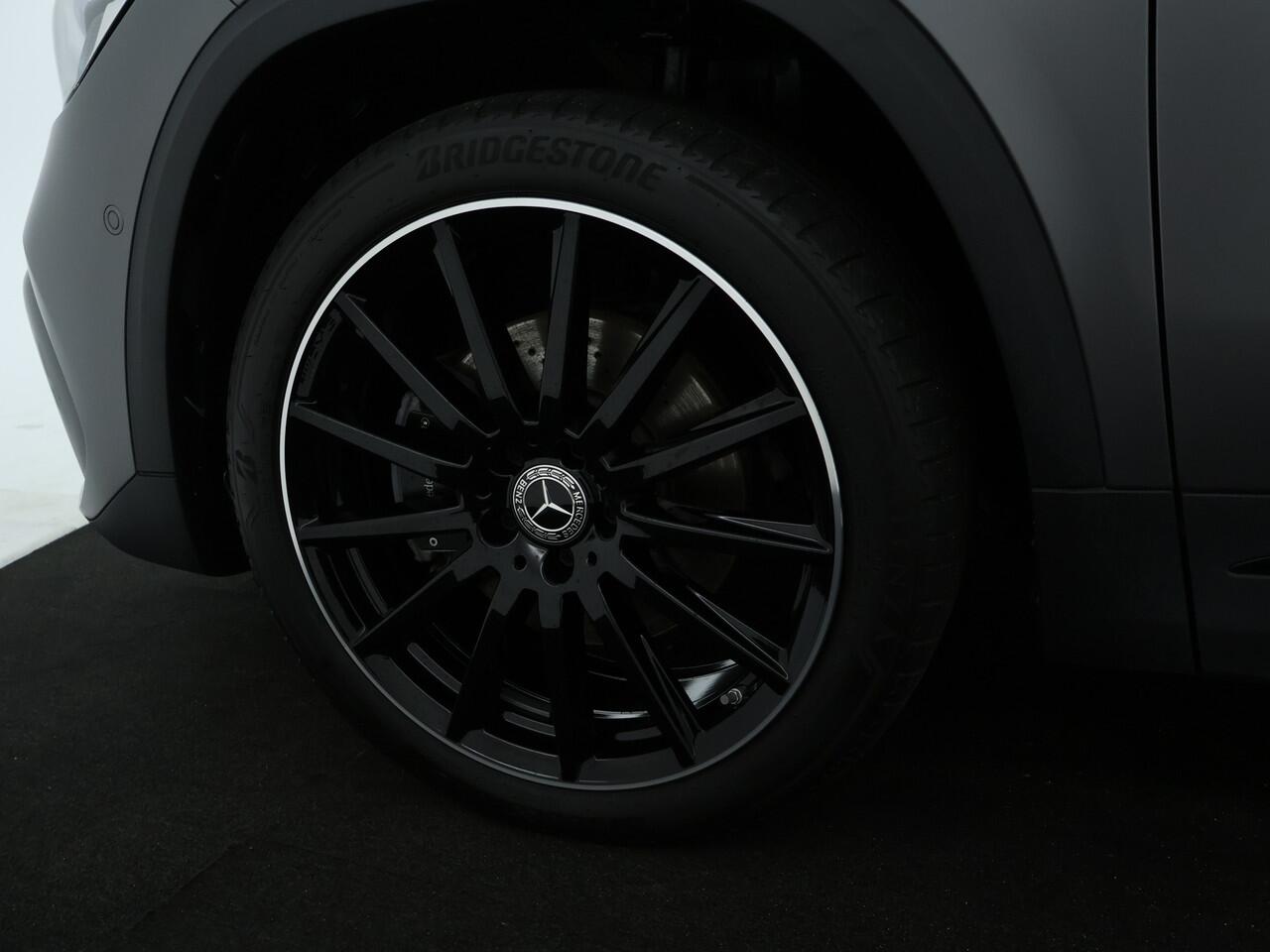 Mercedes-Benz GLA-KLASSE 250 e AMG Plug-In Hybride AMG Line | Night Pakket | 19 Inch AMG Velgen | Memory voorstoelen | Sfeerverlichting. Inclusief 24 maanden MB Certified garantie voor Europa.