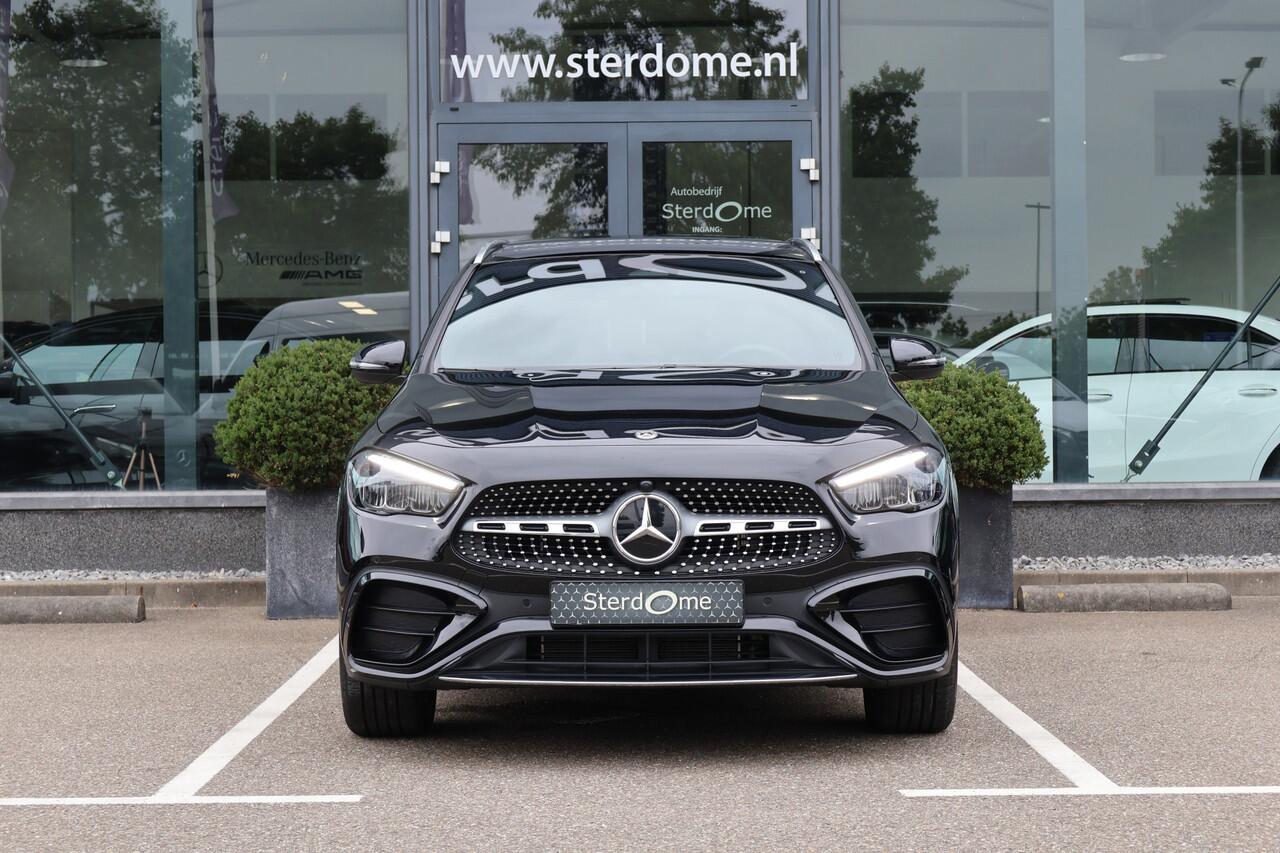 Mercedes-Benz GLA-KLASSE 250 e AMG Line l Facelift l Panoramadak l MBUX l Camera l Dode hoek assistent l Keyless Go l LED Adaptief l Sfeerverlichting l Winterpakket l I Stuur/stoel verwarming I Elektrische kofferklep I Electr. bedienbare achterklep l Stoelverwarming l