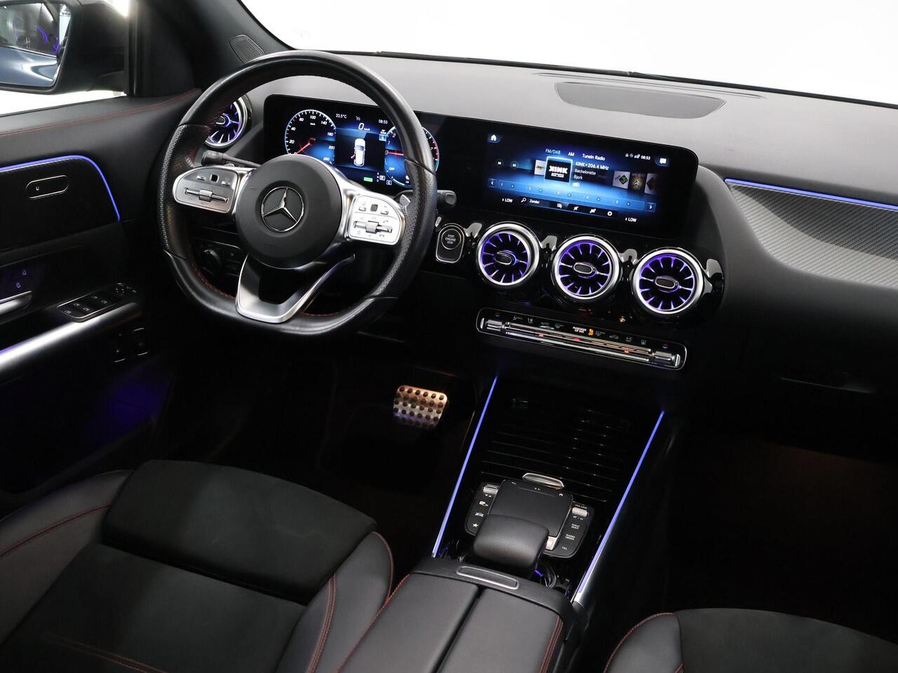 Mercedes-Benz GLA-KLASSE 250 e AMG Line | Night | Panoramadak | Sfeerverlichting | Parkeercamera | Apple carplay |