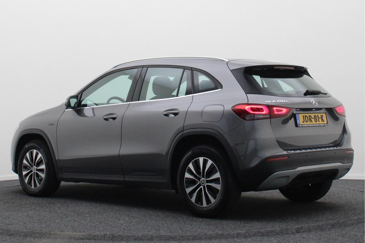 Mercedes-Benz GLA-KLASSE 250 e Business Solution Luxury Limited LED, Virtual Cockpit, Camera, Navigatie, Lane Assist, DAB