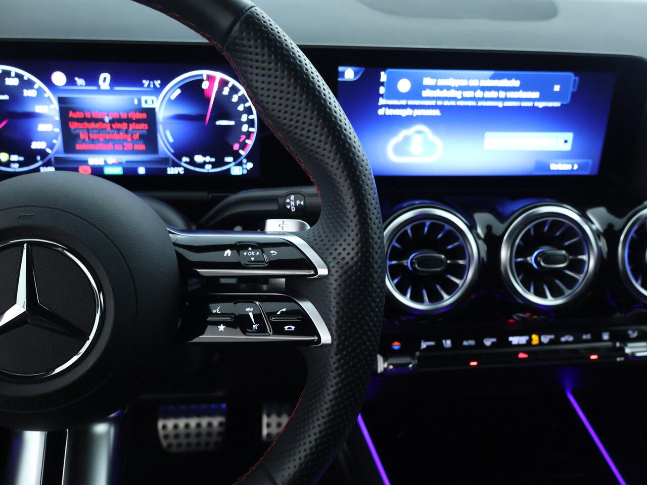 Mercedes-Benz GLA-KLASSE 250 e AMG Plug-In Hybride | Trekhaak | AMG Line Advanced Plus | Night Pakket | Dodehoek Assist | 11kW Laden | Stuur en Stoelverwarming. Inclusief 24 maanden MB Certified garantie voor Europa.