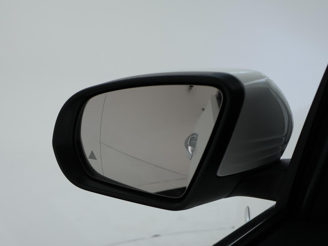 Mercedes-Benz GLA-KLASSE 250 e AMG Plug-In Hybride | AMG Line | MultiBeam Koplampen | Dodehoekassist | 11 kW LAden | Stuur en Stoelverwarming. Inclusief 24 maanden MB Certified garantie voor Europa.