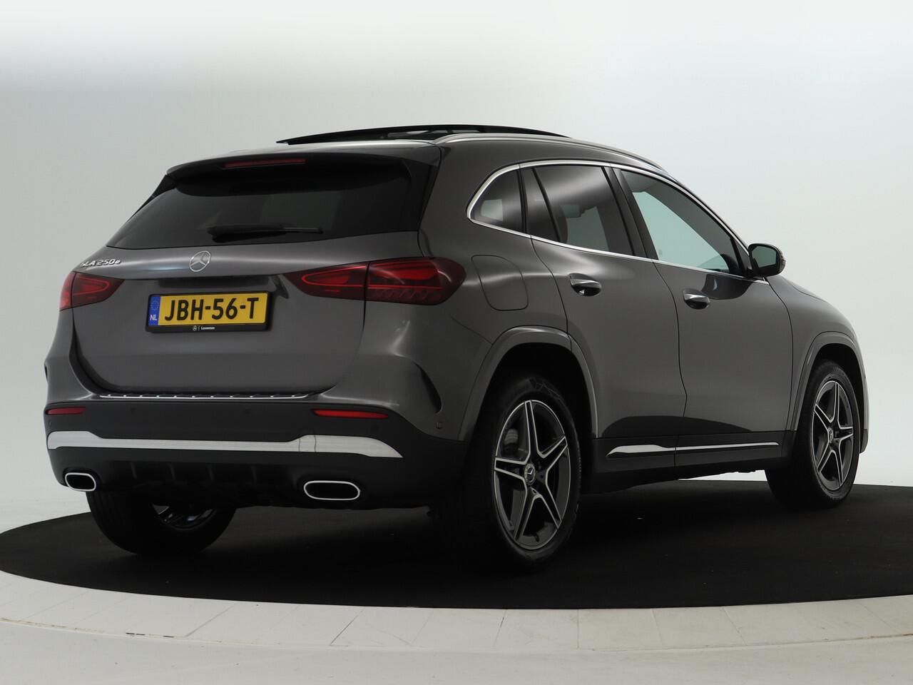 Mercedes-Benz GLA-KLASSE 250 e AMG Line | Panoramadak | Dodehoek Assist | 11 kW Laden | Sfeerverlichting | Stuur en Stoelverwarming | Inclusief 24 maanden Mercedes-Benz Certified garantie voor Europa.