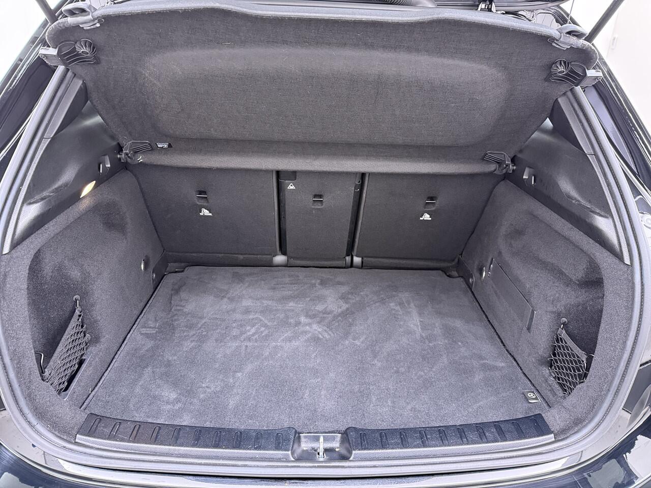 Mercedes-Benz GLA-KLASSE 250e AMG // Memory Stoelen // Distronic // Panoramadak // Rij Assistentiepakket // MultiBeam LED // Carplay // Nightpakket