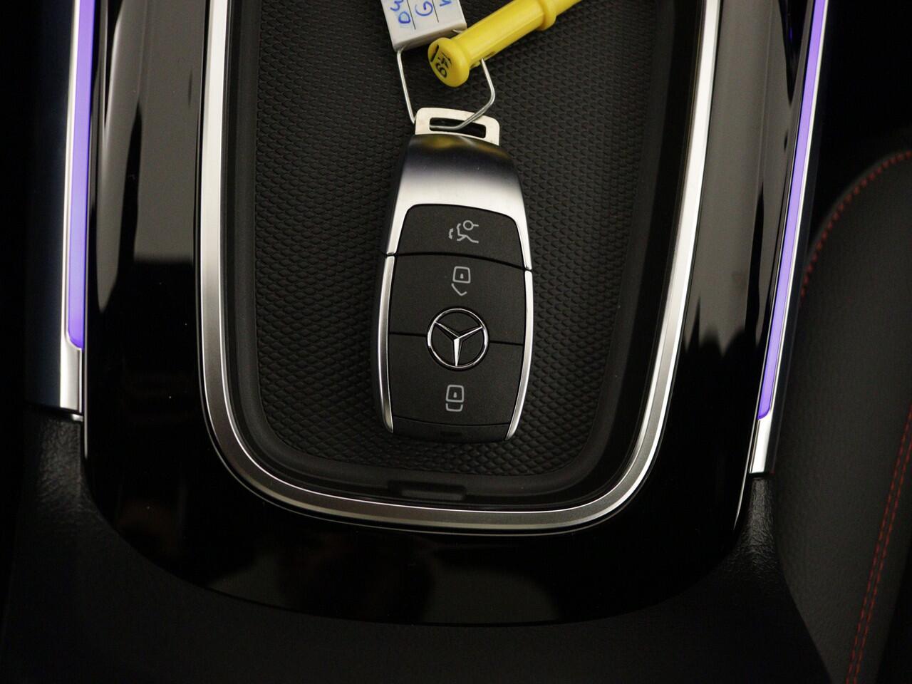 Mercedes-Benz GLA-KLASSE 180 AMG Line | Nightpakket | Parkeerpakket met achteruitrijcamera | Keyless-Go comfortpakket | USB-pakket plus | Dodehoekassistent | GUARD 360 ° Vehicle protection Plus |