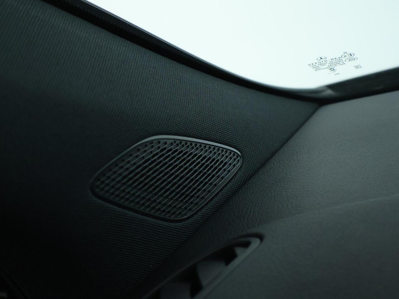 Mercedes-Benz GLA-KLASSE 250 e Plug-In Hybride | Night Pakket | Panorama Schuif-Kanteldak | Trekhaak | Memory voorstoelen | Distronic adapt Cruise | Sportstoelen Spacegrey lederlook | Winterpakket Inclusief 24 maanden MB Certified garantie voor Europa.