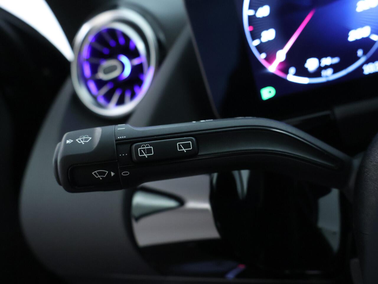 Mercedes-Benz GLA-KLASSE 250 e AMG Plug-In Hybride | AMG Line Premium Plus | Trekhaak | Distronic | Panorama Schuif-Kanteldak | 11 kW Laden | Stuur en Stoelverwarming. Inclusief 24 maanden MB Certified garantie voor Europa.