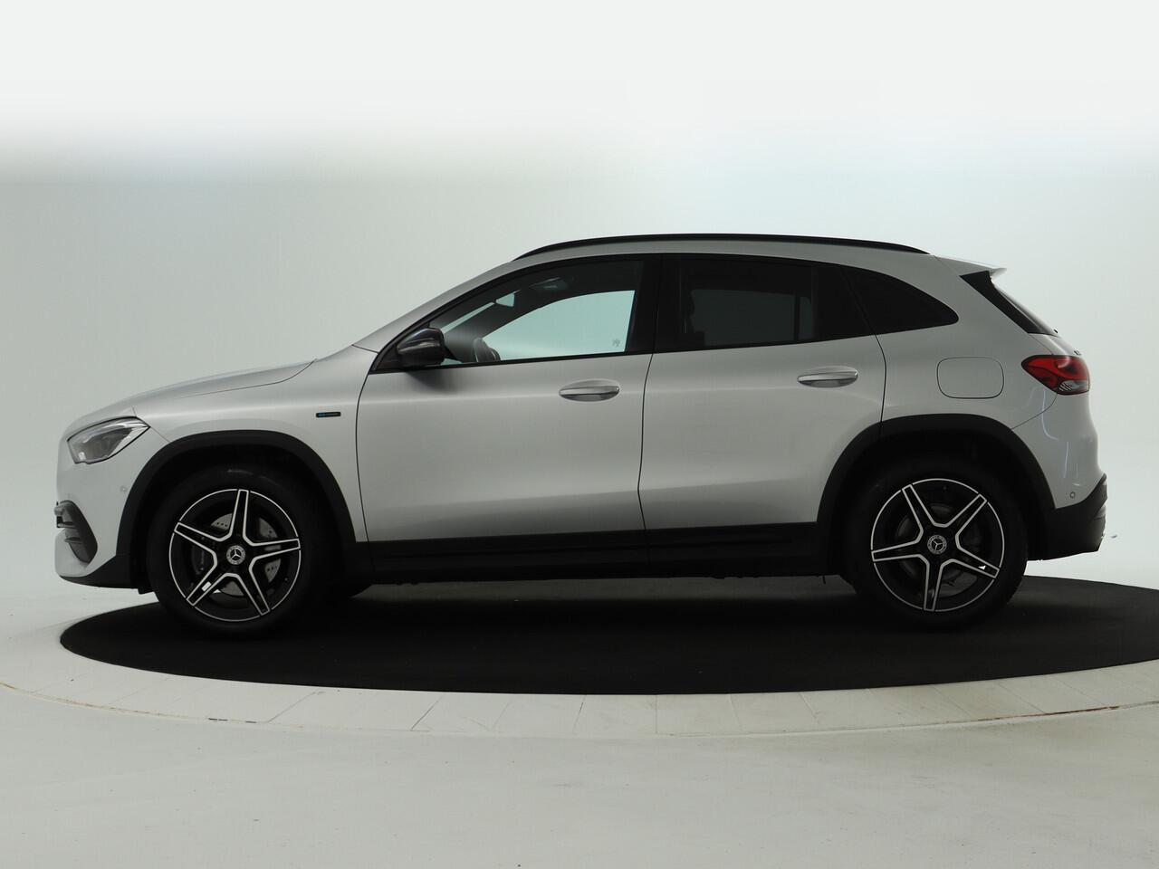 Mercedes-Benz GLA-KLASSE 250 e AMG Plug-In Hybride | Distronic | Keyless Go | Sfeerverlichting | Sound System | Parkeerpakket met Camera | Inclusief 24 maanden Mercedes-Benz Certified garantie voor Europa.