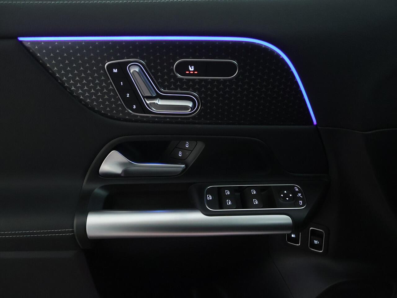 Mercedes-Benz GLA-KLASSE 250 e Plug-In Hybride Panorama Schuif-Kanteldak | Dodehoekassist | Memory Voorstoelen | Sfeerverlichting | 11 kW Laden | Stuur en Stoelverwarming. Inclusief 24 maanden MB Certified garantie voor Europa.