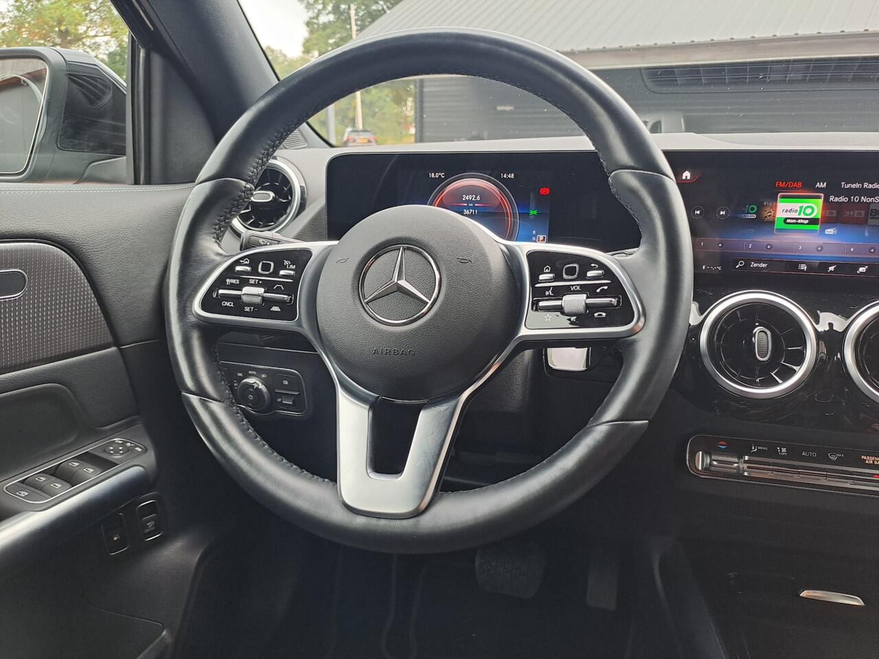 Mercedes-Benz GLA-KLASSE 250e Luxury Line PHEV | LED | Trekhaak | Elek. klep | ACC | Camera | Stuur- en stoelverwarming | Alarm |