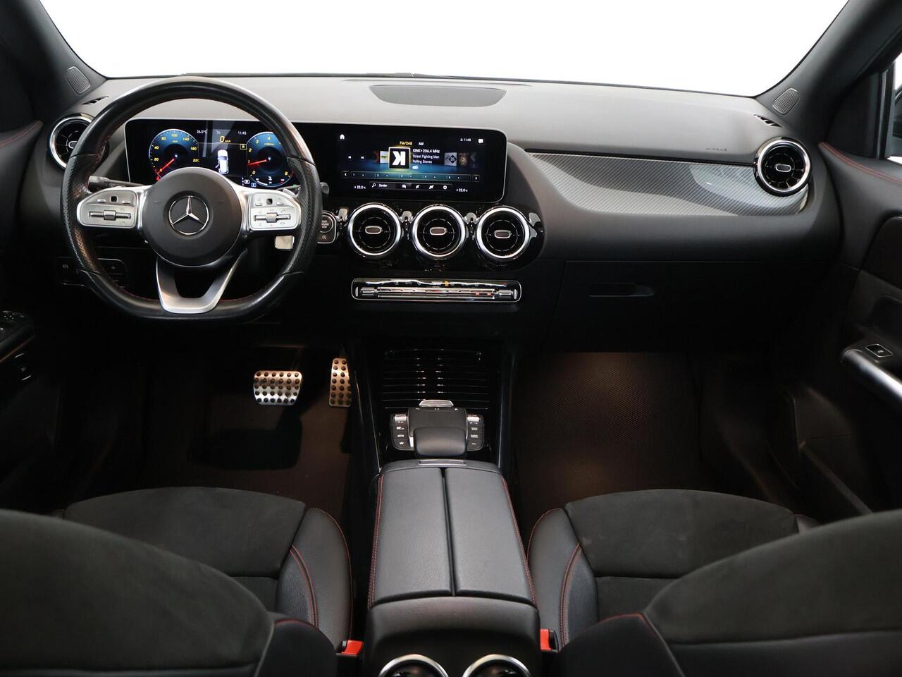 Mercedes-Benz GLA-KLASSE 200 AMG Line | Night | Panorama-schuifdak | Widescreen | Achteruitrijcamera | EASY PACK