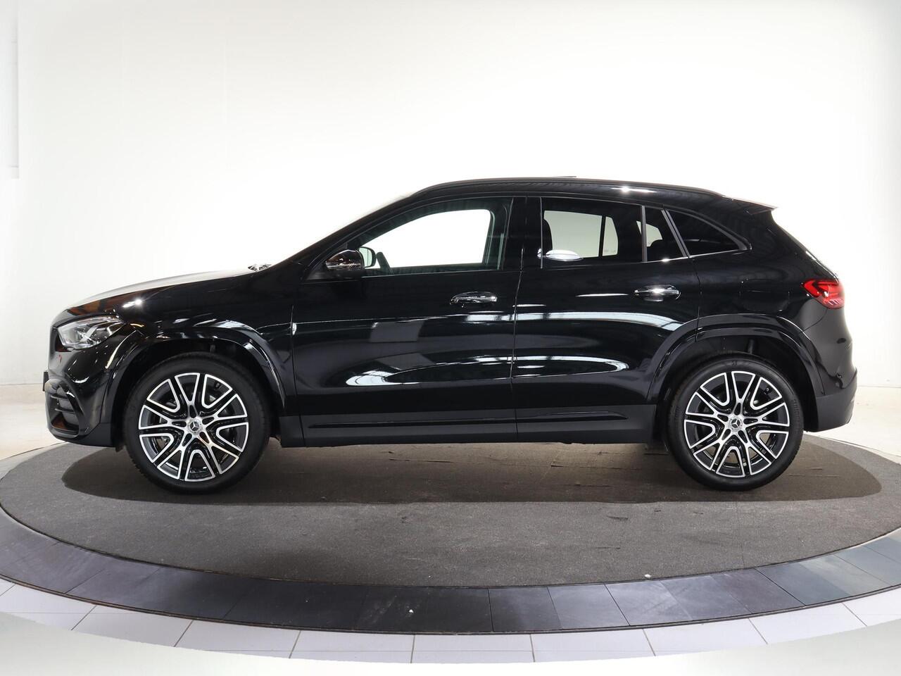 Mercedes-Benz GLA-KLASSE 250e Business Solution AMG | AMG Line plus | Panoramaschuifdak | 20" AMG-velgen | Head-Up | Parkeerpakket | Nightpakket |
