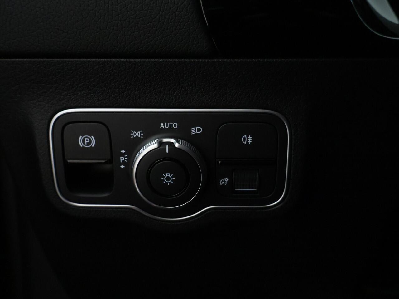 Mercedes-Benz GLA-KLASSE 250 e AMG Plug-In Hybride Edition AMG Line | Night Pakket | Distronic | 360° Camera | AC en DC Laden | MultiBeam Koplampen | Stuur en Stoeverwarming. Inclusief 24 maanden Mercedes-Benz Certified garantie voor Europa.