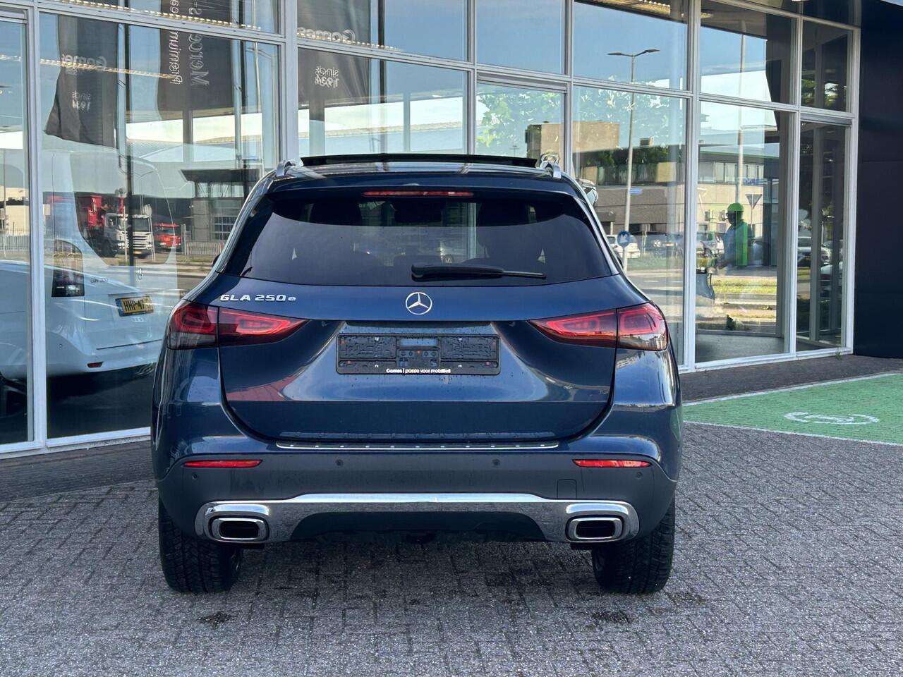 Mercedes-Benz GLA-KLASSE 250 e Luxury | Rijassistentie+ | Panoramadak