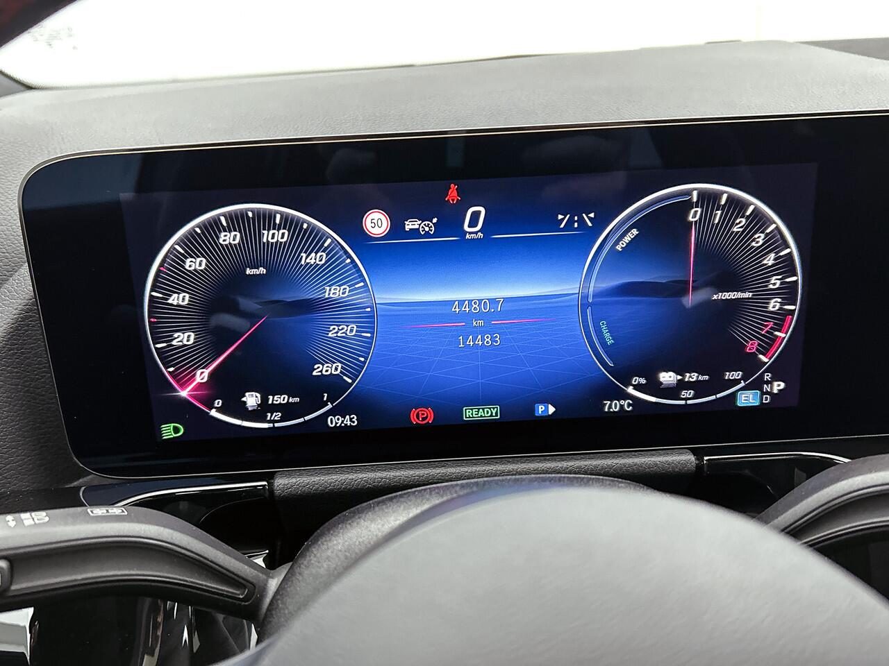 Mercedes-Benz GLA-KLASSE 250 e AMG Plug-In Hybride | Panoramadak | Distronic | 360°-camera | Dode Hoek Ass | Keyless Go |Stuur en Stoelverwarming. Inclusief 24 maanden Mercedes-Benz Certified garantie voor Europa.