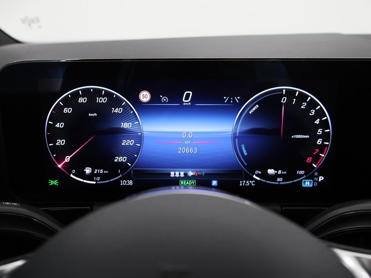 Mercedes-Benz GLA-KLASSE 250 e Luxury Line | Trekhaak | Winter pakket | Elektrische achterklep |