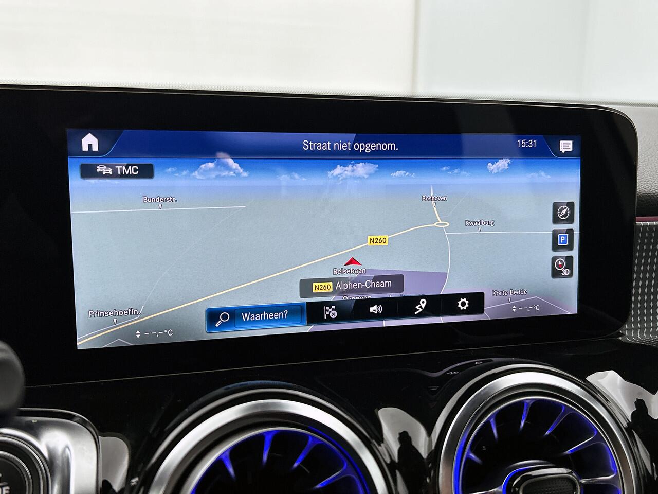 Mercedes-Benz GLB-Klasse 200 Business Solution Luxury | Trekhaak | Achteruitrijcamera | DAB | Elektrische achterklep | Sfeerverlichting | Inclusief 24 maanden MB Certified garantie voor Europa.