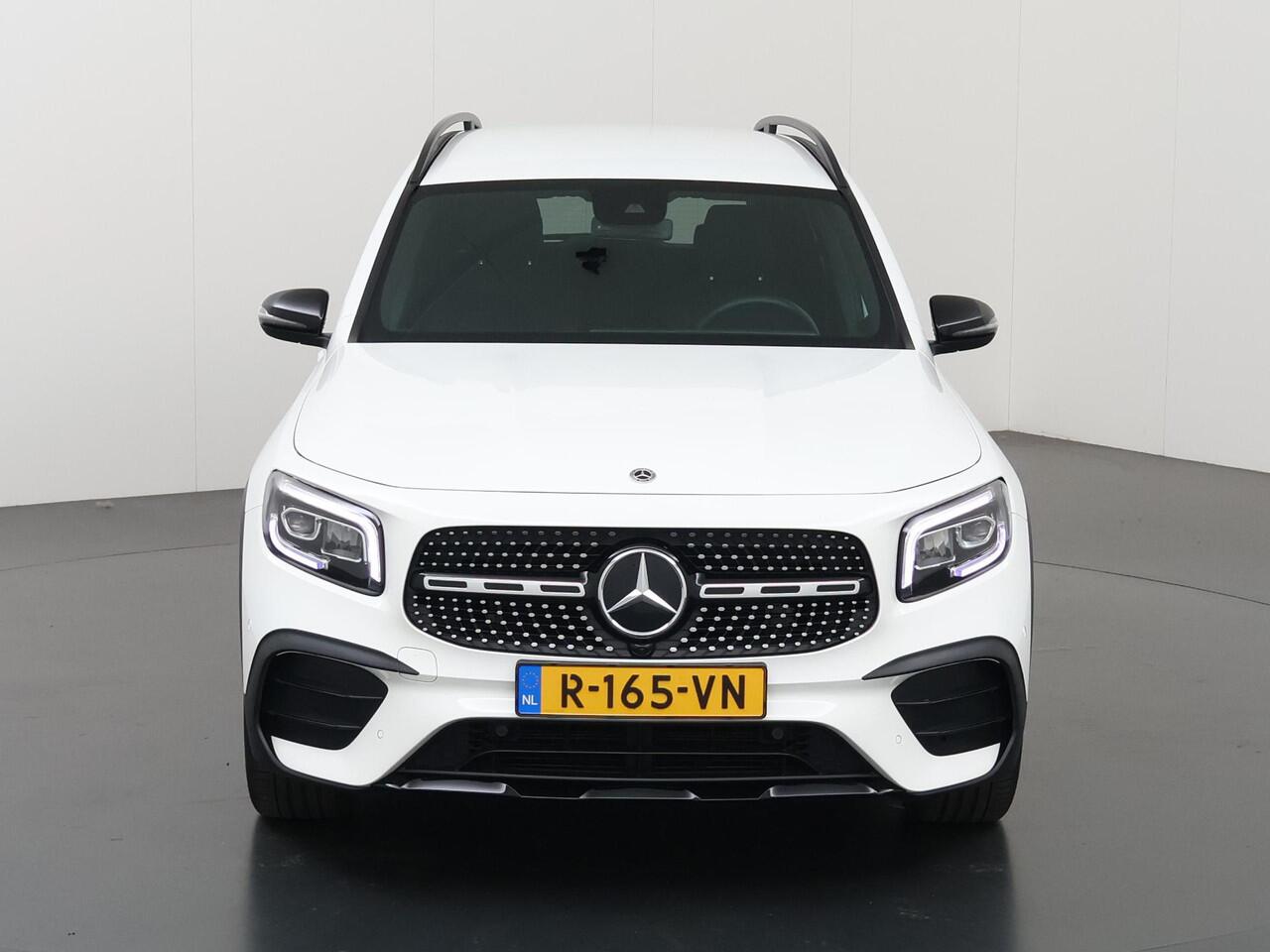 Mercedes-Benz GLB-Klasse 180 AMG Line | Night | Widescreen | Stoelverwarming | Achteruitrijcamera | Sfeerverlichting