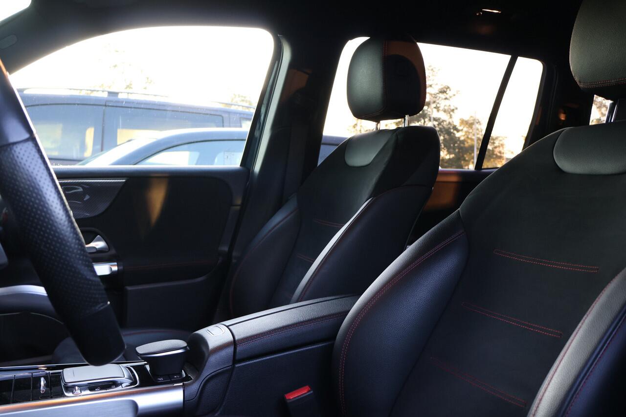 Mercedes-Benz GLB-Klasse AMG 35 4MATIC l 306 PK l MBUX l Camera l LED l Wegklapbare Trekhaak l PTS l Airconditioning l Dode hoek assistent l Spiegel pakket l Stoelverwarming l