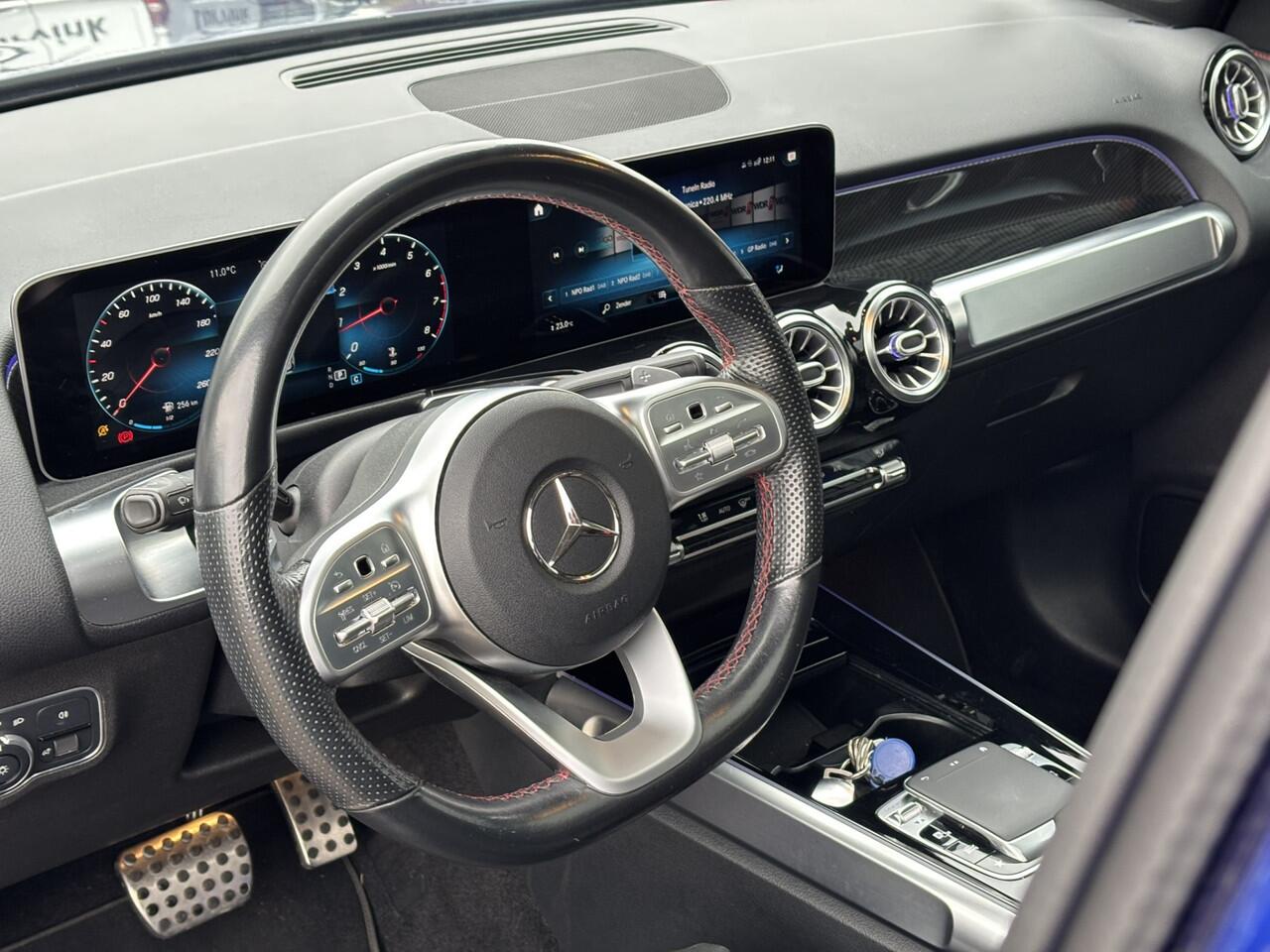 Mercedes-Benz GLB-Klasse 200 Premium Plus AMG / Stoelverwarming / Androidauto/Applecarplay / Schuifkanteldak / Camera / AMG /