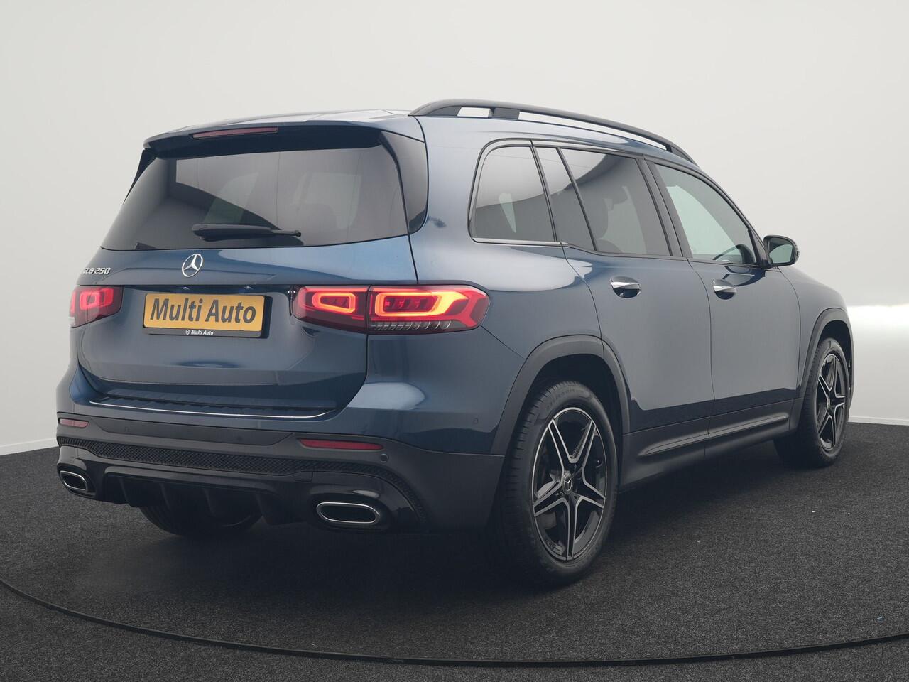 Mercedes-Benz GLB-Klasse 250 AMG Line 225pk | Widescreen Navigatie | Camera | Alcantara Sportstoelen Memory & Verwarmd | Sfeerverlichting | Apple Carplay | Keyless | DAB |