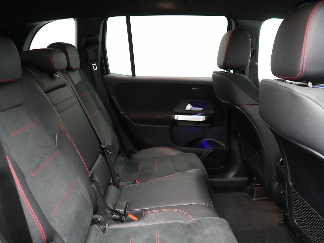 Mercedes-Benz GLB-Klasse 250 AMG Line 225pk | Widescreen Navigatie | Camera | Alcantara Sportstoelen Memory & Verwarmd | Sfeerverlichting | Apple Carplay | Keyless | DAB |