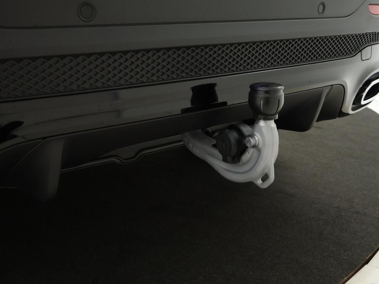 Mercedes-Benz GLB-Klasse 180 AMG 7-persoons | Trekhaak af fabriek | Nightpakket | Keyless-Go comfortpakket | Parkeerpakket met achteruitrijcamera | USB-pakket plus | GUARD 360 ° Vehicle protection Plus | EASY PACK achterklep |