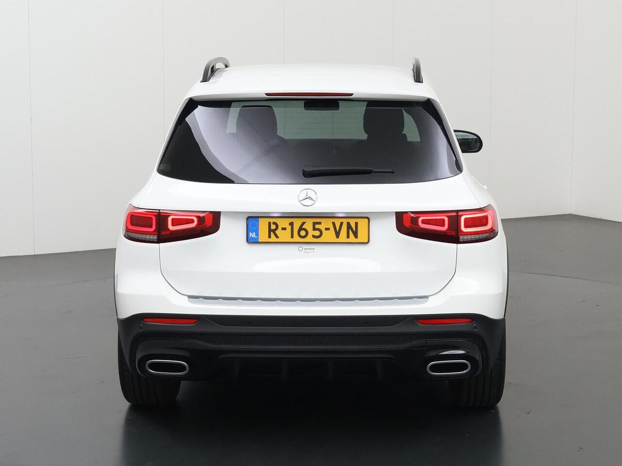 Mercedes-Benz GLB-Klasse 180 AMG Line | Night | Widescreen | Stoelverwarming | Achteruitrijcamera | Sfeerverlichting