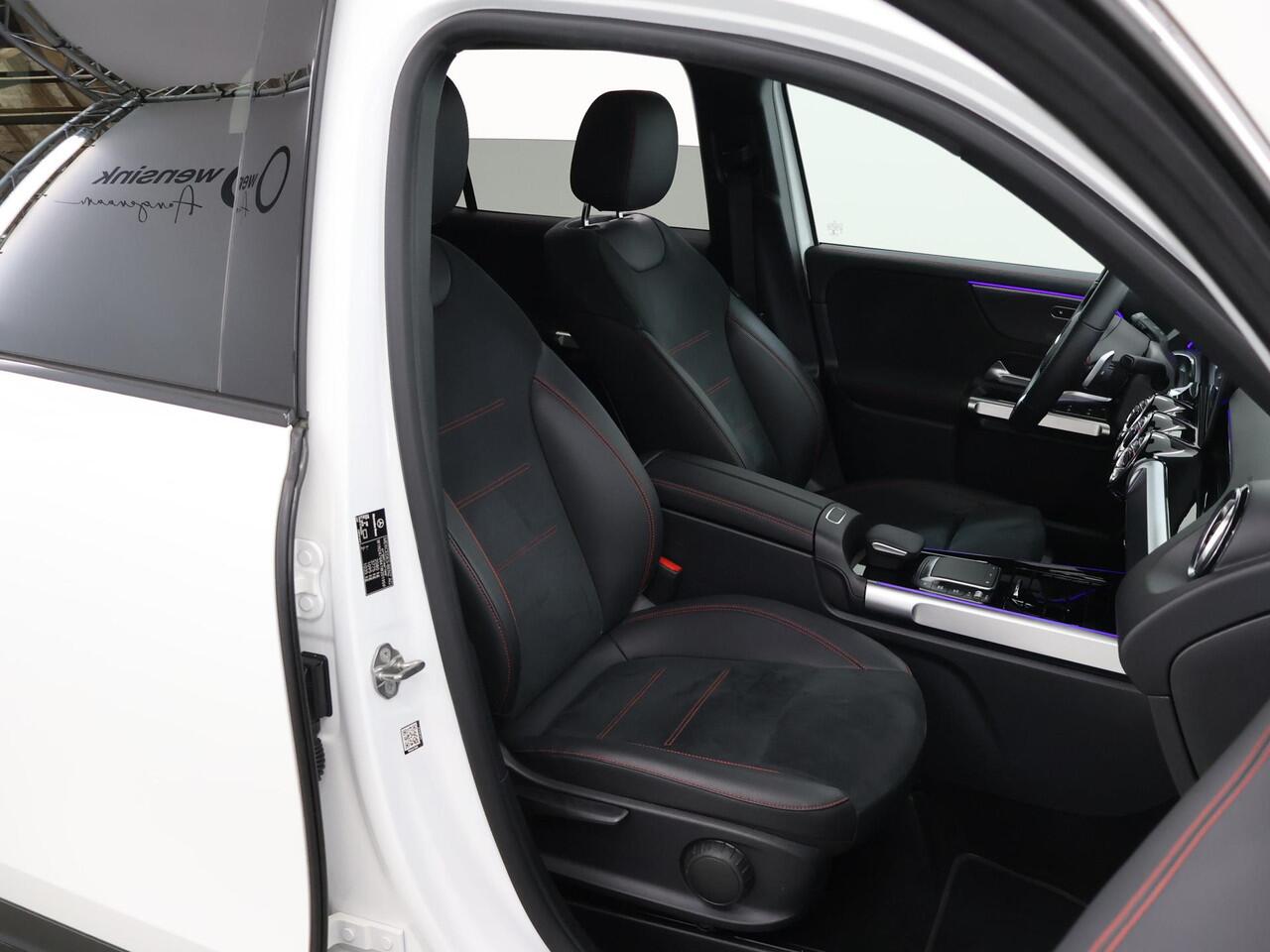 Mercedes-Benz GLB-Klasse 180 AMG Line | Night | Widescreen | Stoelverwarming | Achteruitrijcamera | Sfeerverlichting