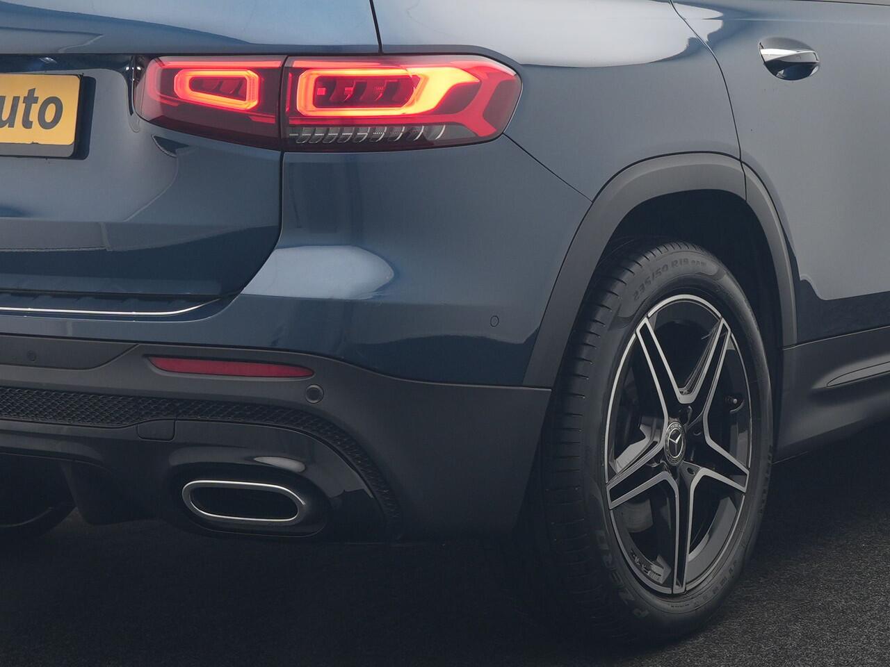 Mercedes-Benz GLB-Klasse 250 AMG Line 225pk | Widescreen Navigatie | Camera | Alcantara Sportstoelen Memory & Verwarmd | Sfeerverlichting | Apple Carplay | Keyless | DAB |