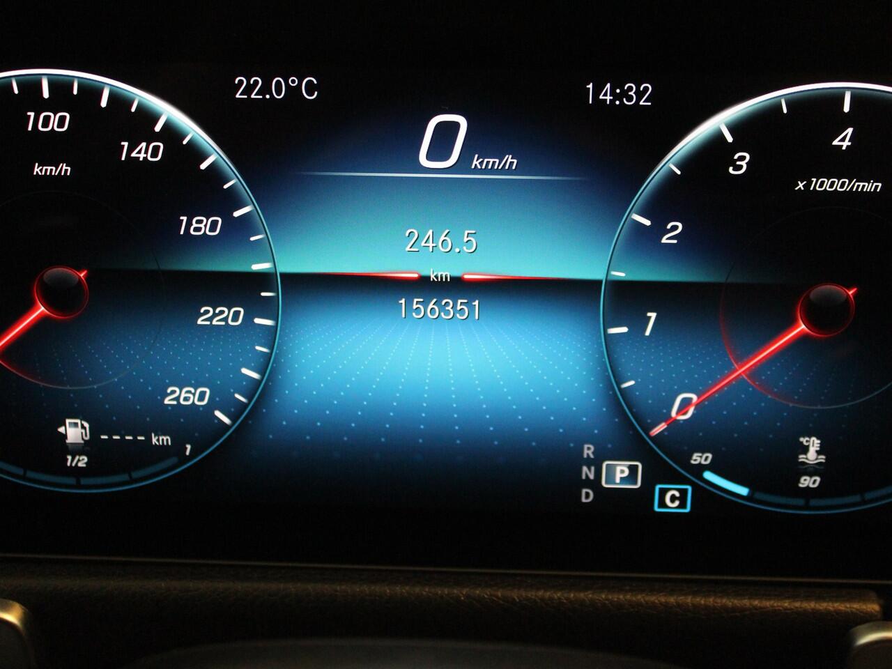 Mercedes-Benz GLB-Klasse 180 Business Solution AMG | Trekhaak | Sportstoelen | Stoelverwarming | Navi |*