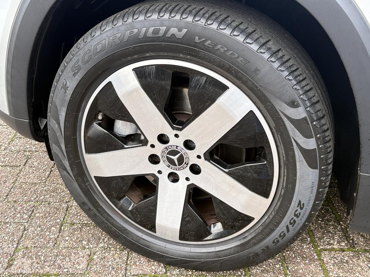 Mercedes-Benz GLB-Klasse 200 Business Solution Luxury 163pk | Dodehoeksensoren | Elektrische Achterklep | Volledig Leder | Stoelverwarming | Achteruitrijcamera | Eerste eigenaar