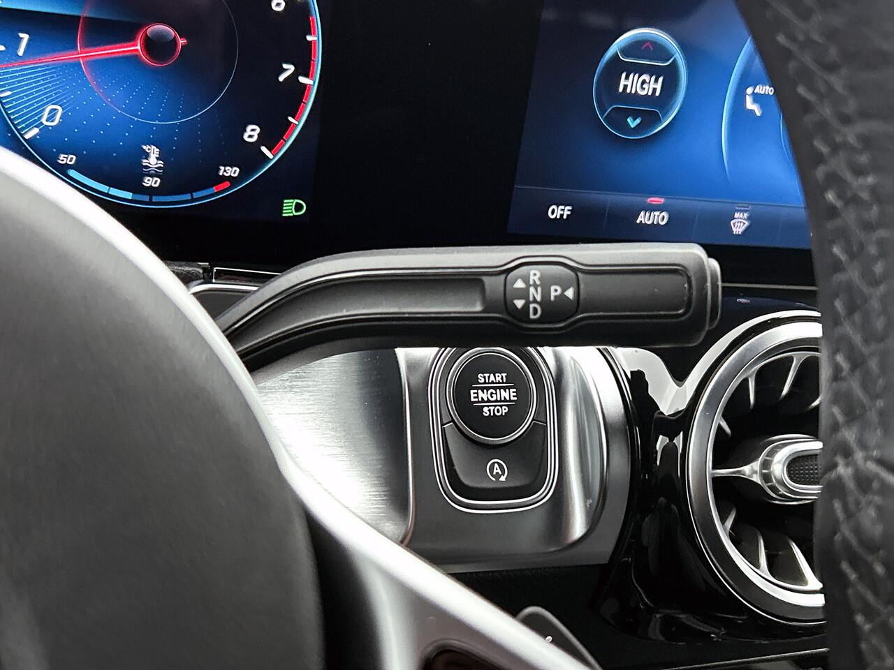 Mercedes-Benz GLB-Klasse 200 Progressive | Sfeerverlichting | LED | Alarm | Augmented Reality | Parkeerpakket met Camera | Inclusief 24 maanden Mercedes-Benz Certified garantie voor Europa.