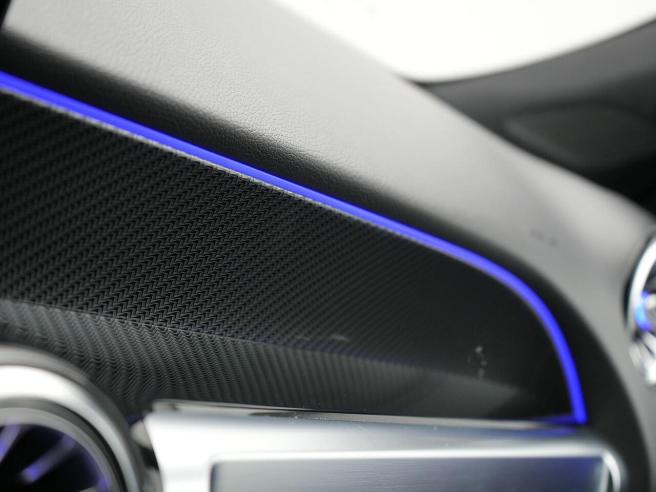 Mercedes-Benz GLB-Klasse 250 AMG Line 225pk | Widescreen Navigatie | Camera | Alcantara Sportstoelen Memory & Verwarmd | Sfeerverlichting | Apple Carplay | Keyless | DAB |