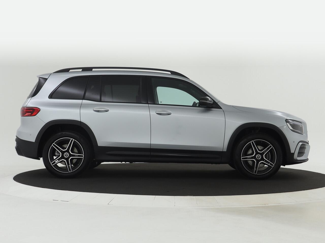 Mercedes-Benz GLB-Klasse 200 AMG-line 7persoons | Trekhaak | Nightpakket | Keyless-Go comfortpakket | Parkeerpakket met achteruitrijcamera | USB-pakket plus | Winter pakket | GUARD 360 ° Vehicle protection Plus | EASY PACK achterklep |