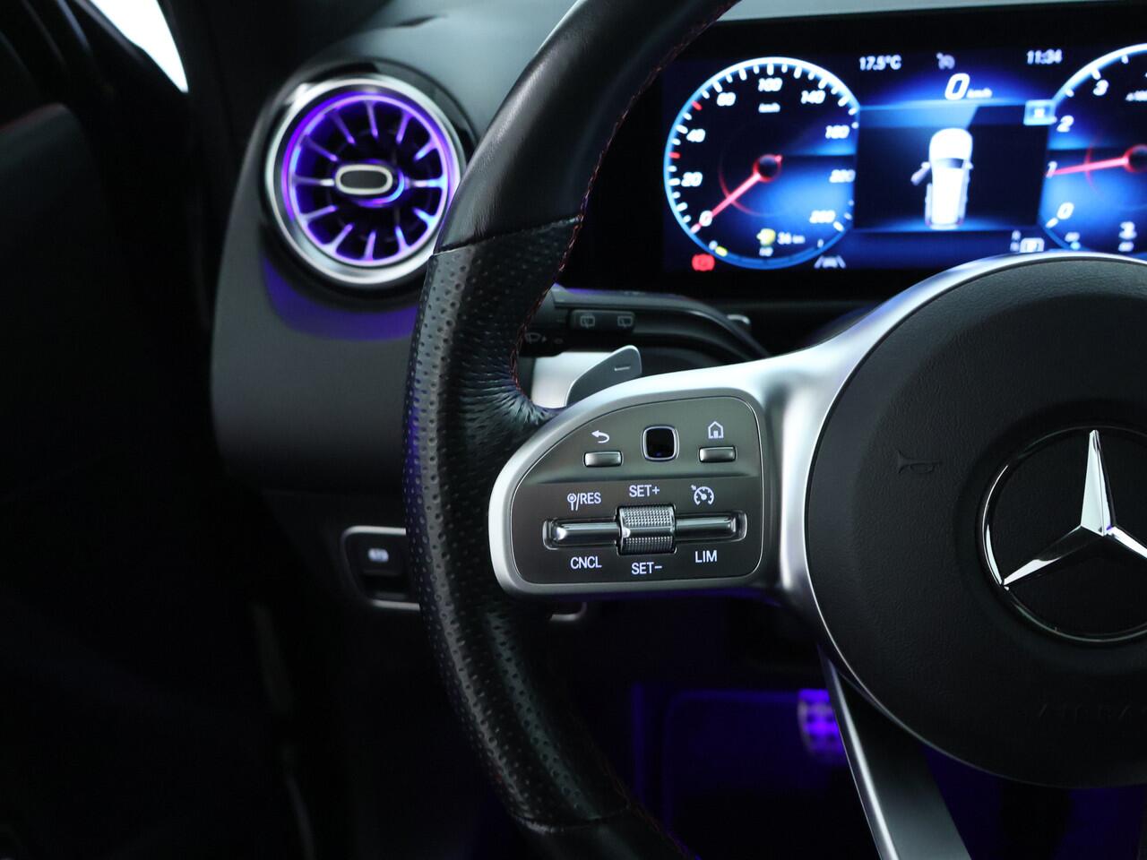 Mercedes-Benz GLB-Klasse 200 Business Solution AMG 7p. | Panoramadak | Memory stoelen | Achteruitrijcamera | Nightpakket | Trekhaak | 7 Persoons. Inclusief 24 maanden MB Certified garantie voor Europa.